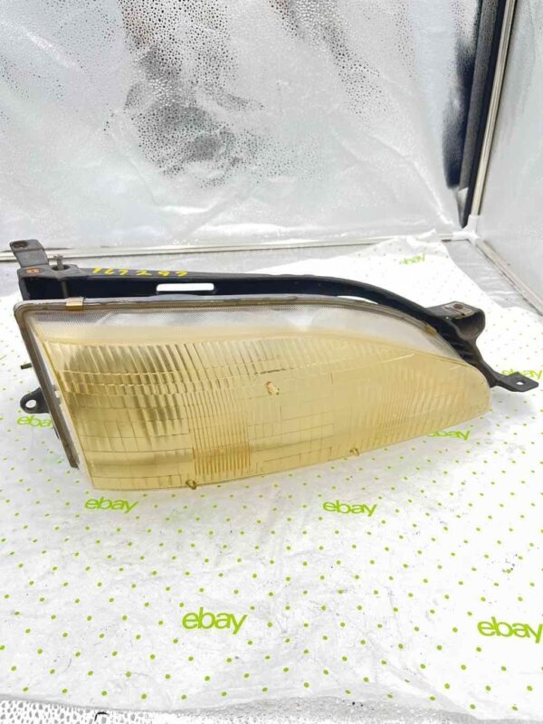 92 93 94 TOYOTA CAMRY Headlamp Assembly Left driver side