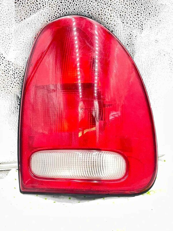 03 04 05 KIA SEDONA Tail Light Assembly Right pasenger side