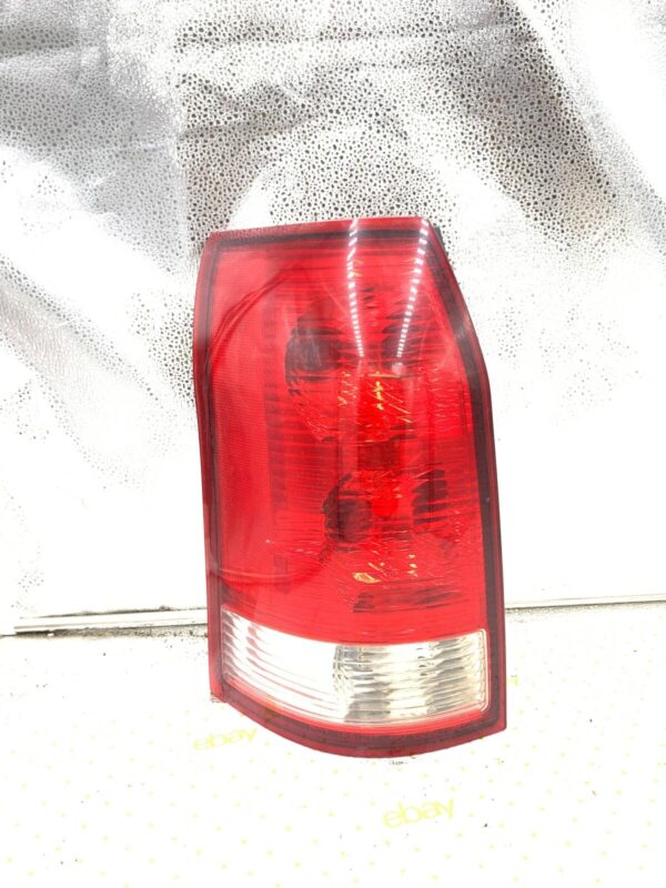 02 03 04 05 06 07 SATURN VUE Tail Light Assembly Left driver side