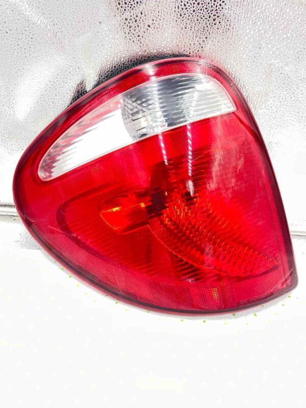 04 05 06 07 CHRYSLER TOWN CNTRY Tail Light Assembly Left driver side