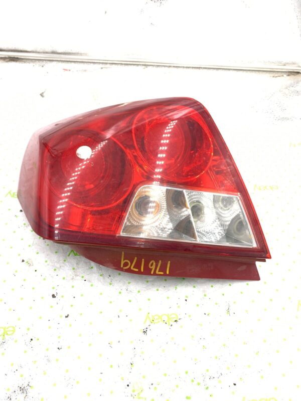 04 05 06 07 08 SUZUKI FORENZA Tail Light Assembly Right passenger side