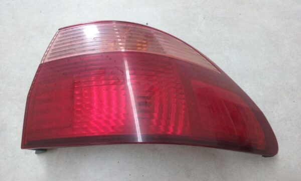 98 99 00 HONDA ACCORD Tail Light Assembly Right passenger side