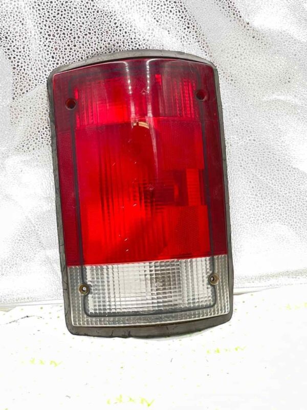 92 93 94 95 96 97 98 99 00 01 02 03 04 FORD VAN E250 Tail Light Assembly Left