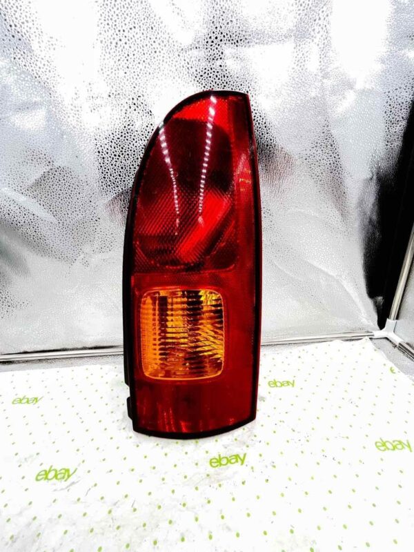 99 00 01 02 NISSAN QUEST Tail Light Assembly Right passenger side