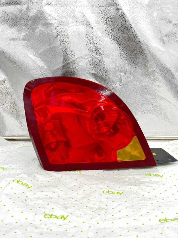 03 04 05 06 07 SATURN ION Tail Light Assembly Right passenger side