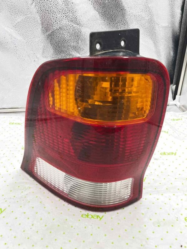 99 00 01 02 03 FORD WINDSTAR Tail Light Assembly Left driver side