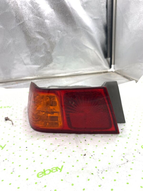 00 01 TOYOTA CAMRY Tail Light Assembly Left driver side