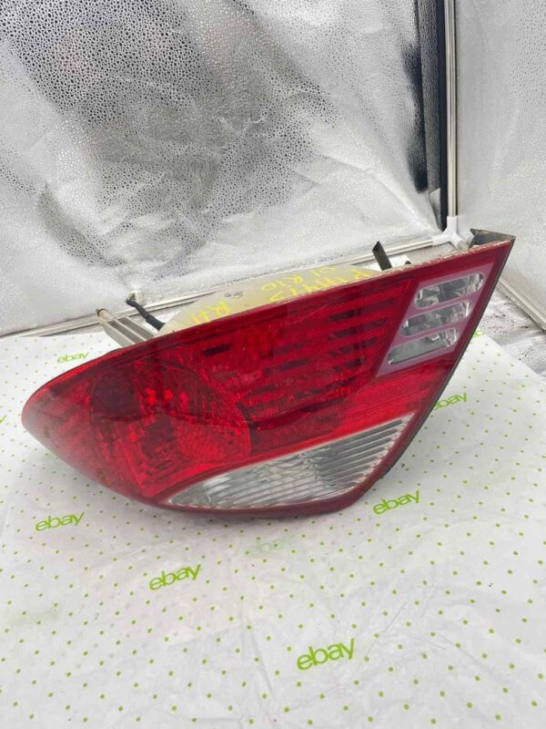 00 01 02 KIA RIO Tail Light Assembly Right passenger side