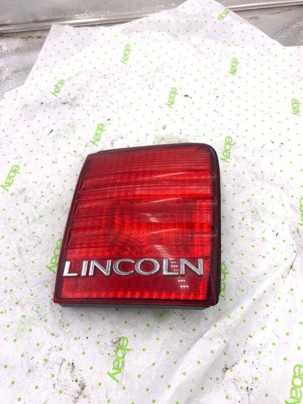 00 01 02 LINCOLN LS Tail Light Assembly Right passenger side