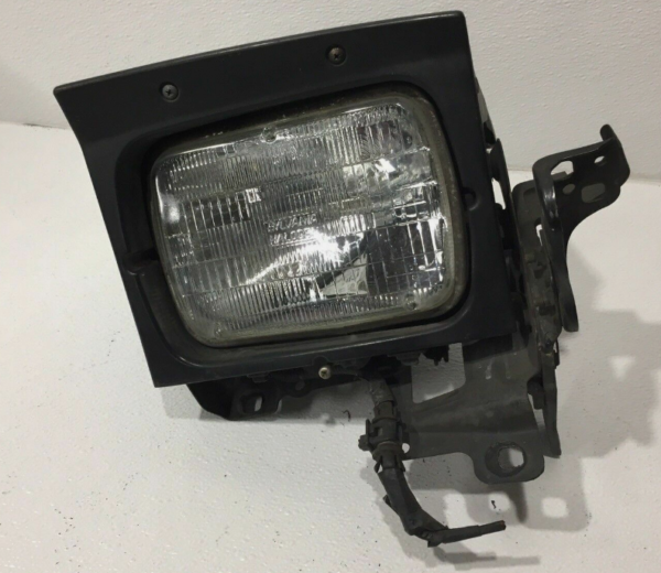 86 87 88 89 ACURA INTEGRA Headlamp Assembly Left driver side