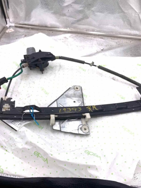 99 00 JEEP GRAND CHEROKEE Front Door Regulator Right passeger side