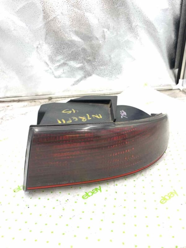 93 94 95 96 97 DODGE INTREPID Tail Light Assembly Right passenger side