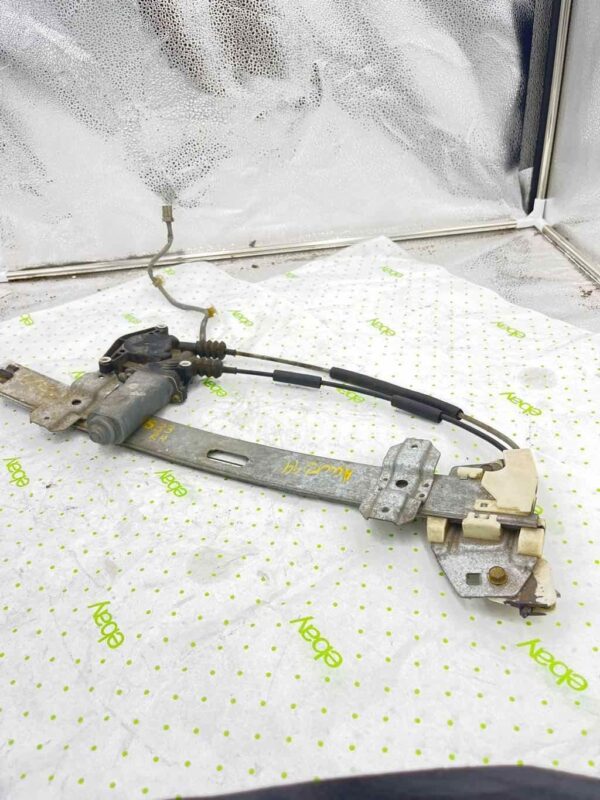 94 95 96 97 HONDA ACCORD Front Door Regulator Right passenger side