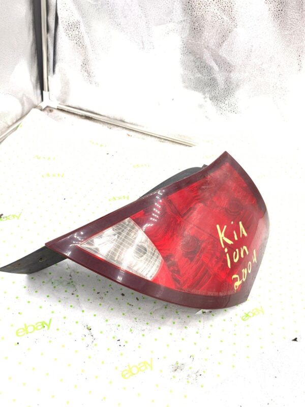 03 04 05 06 07 SATURN ION Tail Light Assembly Right passenger side
