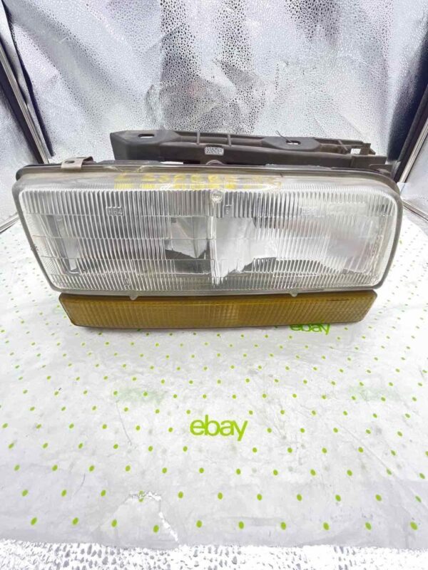 91 92 93 94 95 96 BUICK LESABRE Headlamp Assembly Right passenger side
